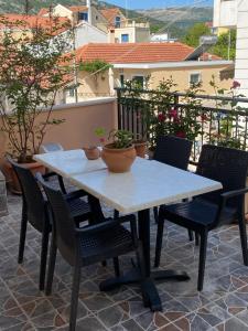 Balkón alebo terasa v ubytovaní Pelagias Apartments
