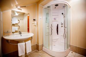 a bathroom with a sink and a shower at Aqua Hotel Volzhskaya Zemchuzhina in Yaroslavl