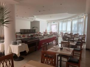 Reštaurácia alebo iné gastronomické zariadenie v ubytovaní Hotel Lugano Torretta