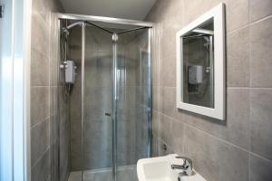 Koupelna v ubytování Large Property & Contractors & Families & Garden & En-Suite