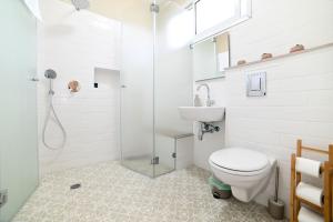 Fotografie z fotogalerie ubytování YalaRent Valley view Boutique cottages with Pool v destinaci Merhavyāh