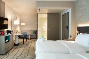 Cama ou camas em um quarto em Hyatt Place Frankfurt Airport