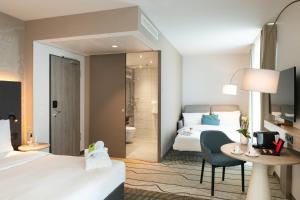 Cama ou camas em um quarto em Hyatt Place Frankfurt Airport