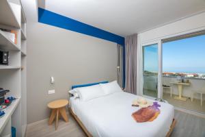 Llit o llits en una habitació de Amarina Hotel