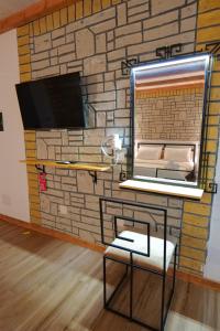 A television and/or entertainment centre at Oceanic Overview Suites