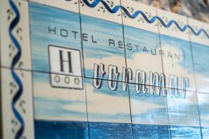 Hotel Voramar的证书、奖牌、标识或其他文件