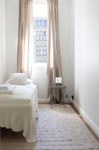Postel nebo postele na pokoji v ubytování 2ndhomes Gorgeous 3BR apartment with Sauna By Opera House