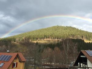 バイアースブロンにあるLandhaus Friedelの山上の虹