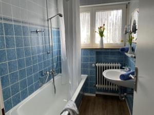 Et badeværelse på Landhaus Friedel + 52 billeder