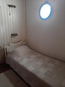 A bed or beds in a room at Harbour View Apartment