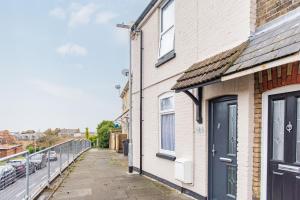 Gallery image of Castle View - Charming cottage with views of Dover Castle in Kent