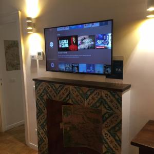 a flat screen tv sitting on top of a fireplace at Casa Magiuli' Navona in Rome