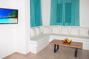 TV a/nebo společenská místnost v ubytování Eleftheria's Place