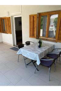 Balkón alebo terasa v ubytovaní Apartment Nuka - One Bedroom Apartment with Terrace