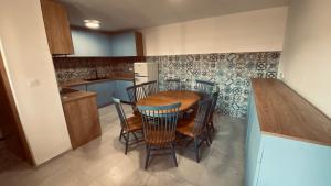 Kuchyňa alebo kuchynka v ubytovaní COUNTRY HOUSE ERDUT + 6 fotografií