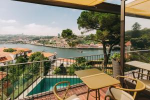 balkon z widokiem na zbiornik wodny w obiekcie Torel Avantgarde w Porto