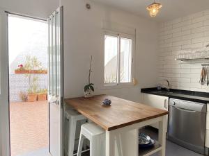 Kuchyňa alebo kuchynka v ubytovaní Casa San Juan 13 Casasol Centro