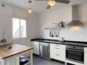 Kuchyňa alebo kuchynka v ubytovaní Casa San Juan 13 Casasol Centro