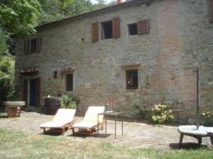 Vonkajšia záhrada v ubytovaní Antica casa colonica in pietra in Toscana