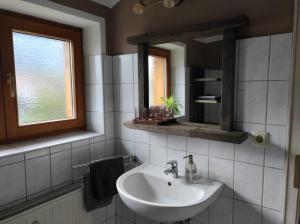 Kúpeľňa v ubytovaní Ferienwohnung Landhaus zum Sonnenschein
