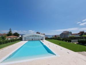 The swimming pool at or close to Apartamentos La Toja