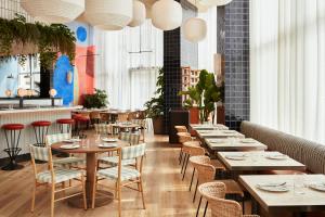Um restaurante ou outro lugar para comer em The Hoxton, Poblenou