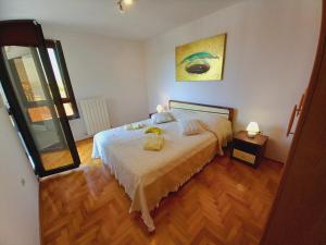 Łóżko lub łóżka w pokoju w obiekcie Iva apartman