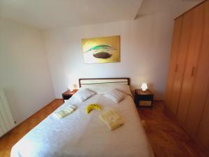 Łóżko lub łóżka w pokoju w obiekcie Iva apartman