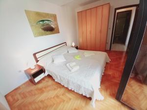 Łóżko lub łóżka w pokoju w obiekcie Iva apartman