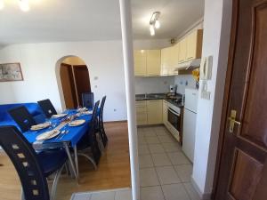 Kuchnia lub aneks kuchenny w obiekcie Iva apartman