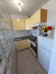 Kuchnia lub aneks kuchenny w obiekcie Iva apartman