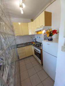 Kuchnia lub aneks kuchenny w obiekcie Iva apartman