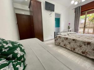Postel nebo postele na pokoji v ubytování Donnabella house