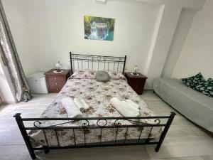 Postel nebo postele na pokoji v ubytování Donnabella house