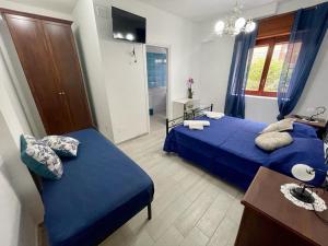 Postel nebo postele na pokoji v ubytování Donnabella house