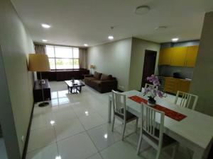 a kitchen and living room with a table and chairs at Skyna Hotel Luanda in Luanda