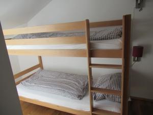 Postel nebo postele na pokoji v ubytování Steinerhaus Berggasthof