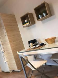 A kitchen or kitchenette at Nuevo Apartamento en Playa de las Canteras