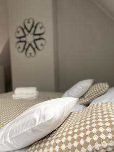 Posteľ alebo postele v izbe v ubytovaní Harenda Residence - Destigo Hotels