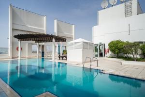 Piscina di HiGuests - Deiras Lucky Find, 5-min to the Airport o nelle vicinanze