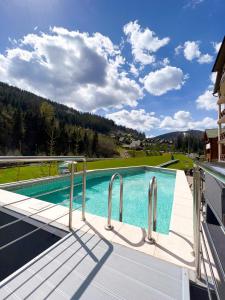 Bazén v ubytování Hotel Skilandhouse nebo v jeho okolí