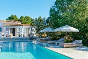 Bazén v ubytování Ca Aquamarine -Luxurious villa, walking distance from Saona Beach nebo v jeho okolí