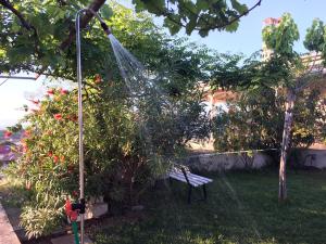 Vonkajšia záhrada v ubytovaní Corinthian Sun - Vacation Home