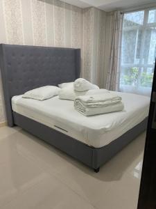 A bed or beds in a room at OYO 91251 Hotel Aida Lestari