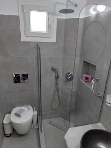 Ванная комната в Morpheas Pension Rooms & Apartments