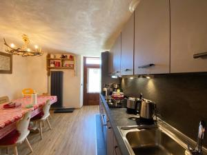 Cucina o angolo cottura di Mountain Chalet Milly