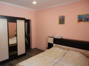 Postel nebo postele na pokoji v ubytování Like Home Guesthouse & Tours