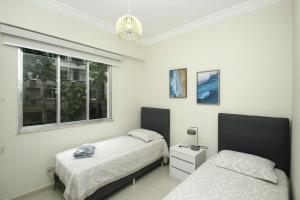 Ένα ή περισσότερα κρεβάτια σε δωμάτιο στο Apto Copacabana - Recém Reformado e moderno, 5 min. da praia!