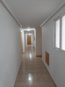 Galeriebild der Unterkunft apartamento soleado, 1 dormitorio con balcón, piscina y garage in Torrevieja