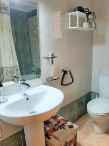 Galeriebild der Unterkunft apartamento soleado, 1 dormitorio con balcón, piscina y garage in Torrevieja